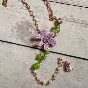 NWOT Betsey Johnson purple daisy pearl necklace